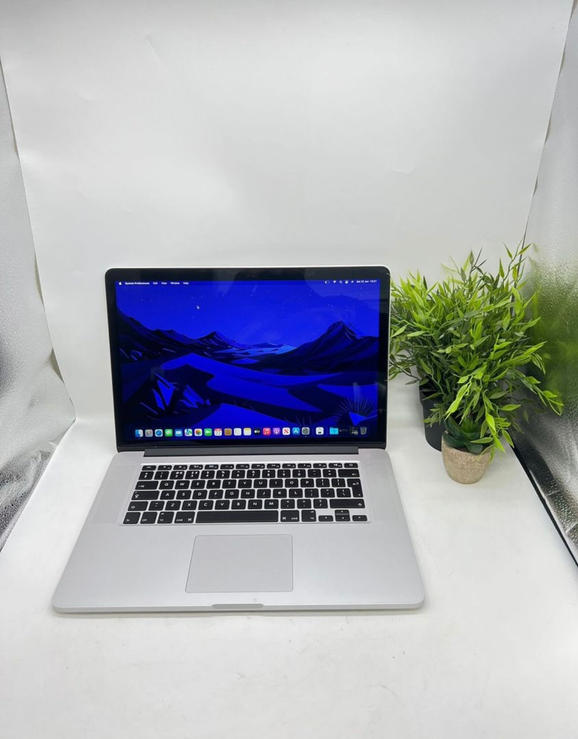 4K MacBook Pro Intel i7 16GB Ram 15 inch