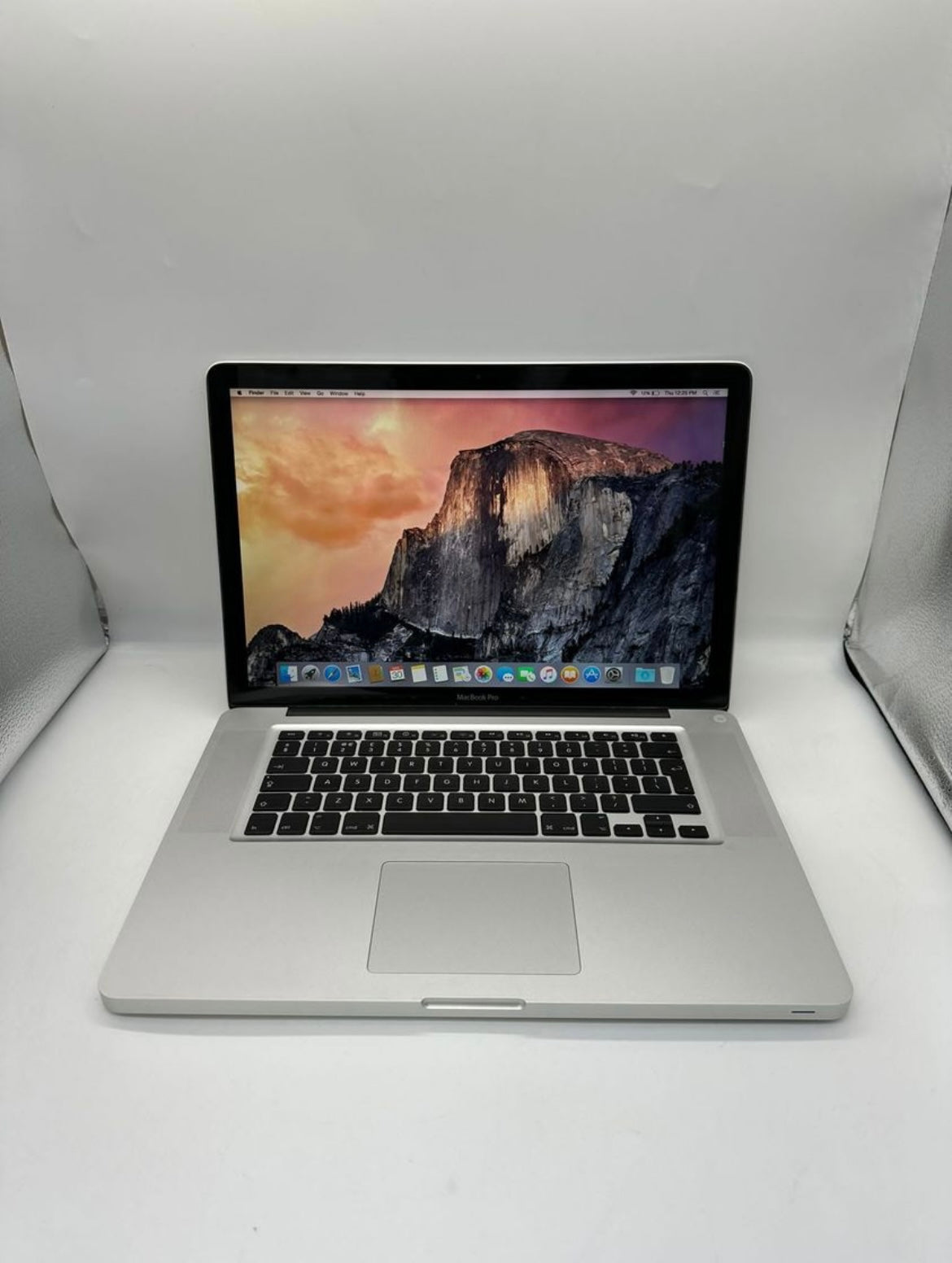 15.6 inch Apple MacBook Pro 4GB RAM 128GB NVIDIA GeForce 9400M