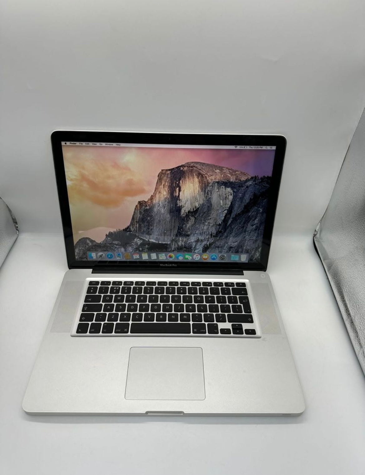 15.6 inch Apple MacBook Pro 4GB RAM 128GB NVIDIA GeForce 9400M